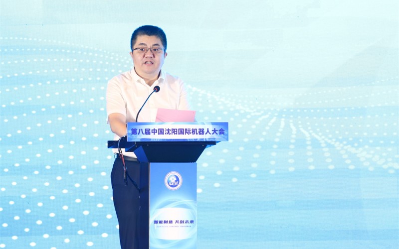 5.新松公司技術執行總監杜振軍主持主題論壇環節（2）_副本.jpg