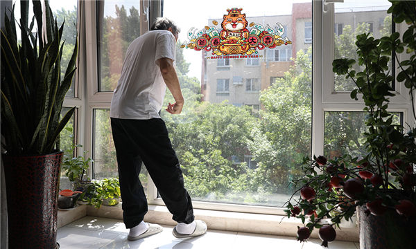 （圖）身體機(jī)能衰退，限制了老年人更好地融入社會(huì)生活.jpg