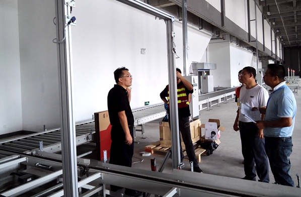 智能物流BG總裁王家寶在項目現場指導工作