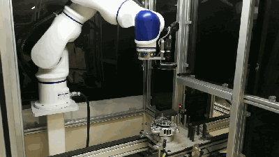 憑借著靈活的機械結構， 協作機器人可以完成很多傳統機器人無法完成的作業動作