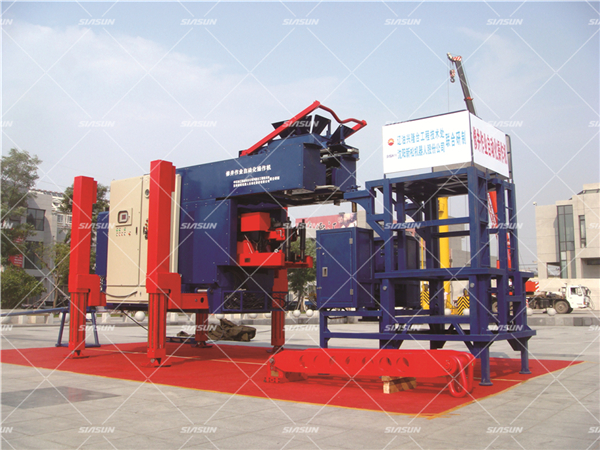 1525999244268014.jpg 2008年9月新松開發研制成功具有自主知識產權的第一臺井口無人自動化修井設備,并應用于遼河油田.jpg