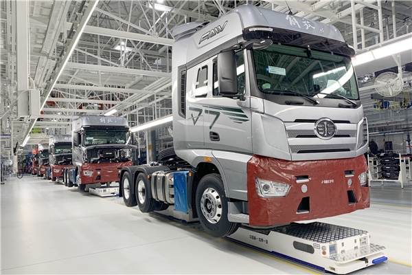 &ldquo;重器&rdquo;擔當！新松移動機器人批量進駐一汽解放J7智能工廠