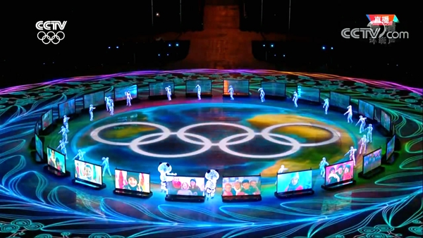 新松移動機器人驚艷亮相閉幕式