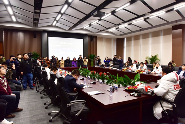 閉幕式新松機器人團隊媒體見面會盛大舉行