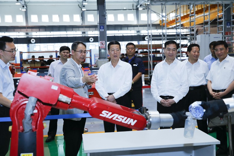 張高麗在新松調研時強調：做世界頂尖的機器人企業