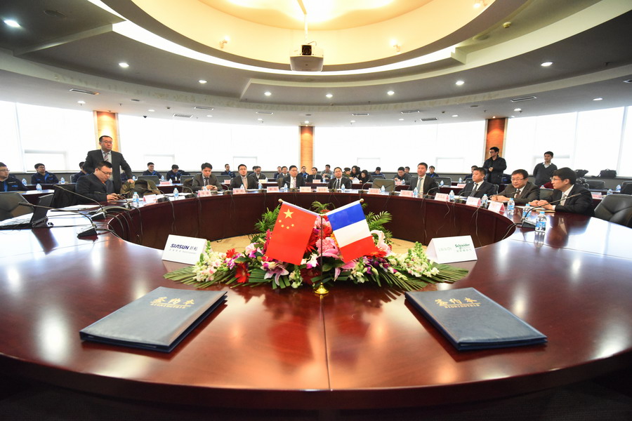 新松機器人與施耐德電氣簽署全面戰略合作協議