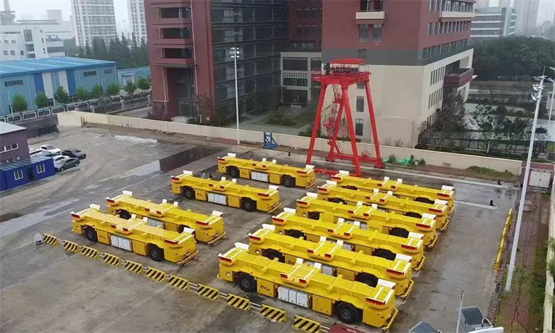 指尖新聞&mdash;&mdash;【走進&ldquo;國際沈&rdquo;】連創里程碑！新松港口移動機器人海外累計交付超100臺，全球首臺空集裝箱堆碼機器人正式發布