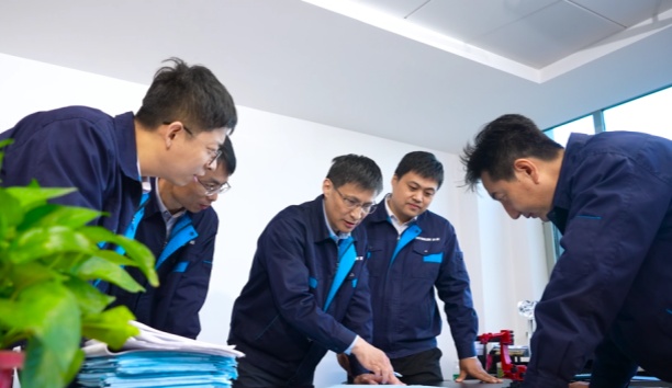 《遼寧日報(bào)》一版刊發(fā)：把關(guān)鍵核心技術(shù)牢牢掌握在自己手里&mdash;&mdash;記遼寧&ldquo;時(shí)代楷模&rdquo;、新松機(jī)器人研發(fā)群體（上）